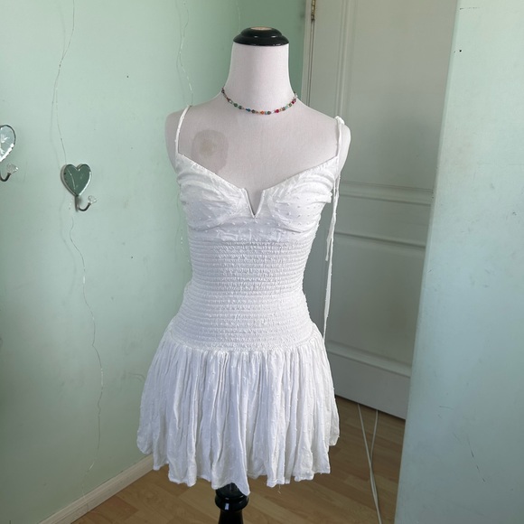 Isabelle’s Cabinet White Ruffle Beach Girl Next Door Summer White Dress - Picture 4 of 7